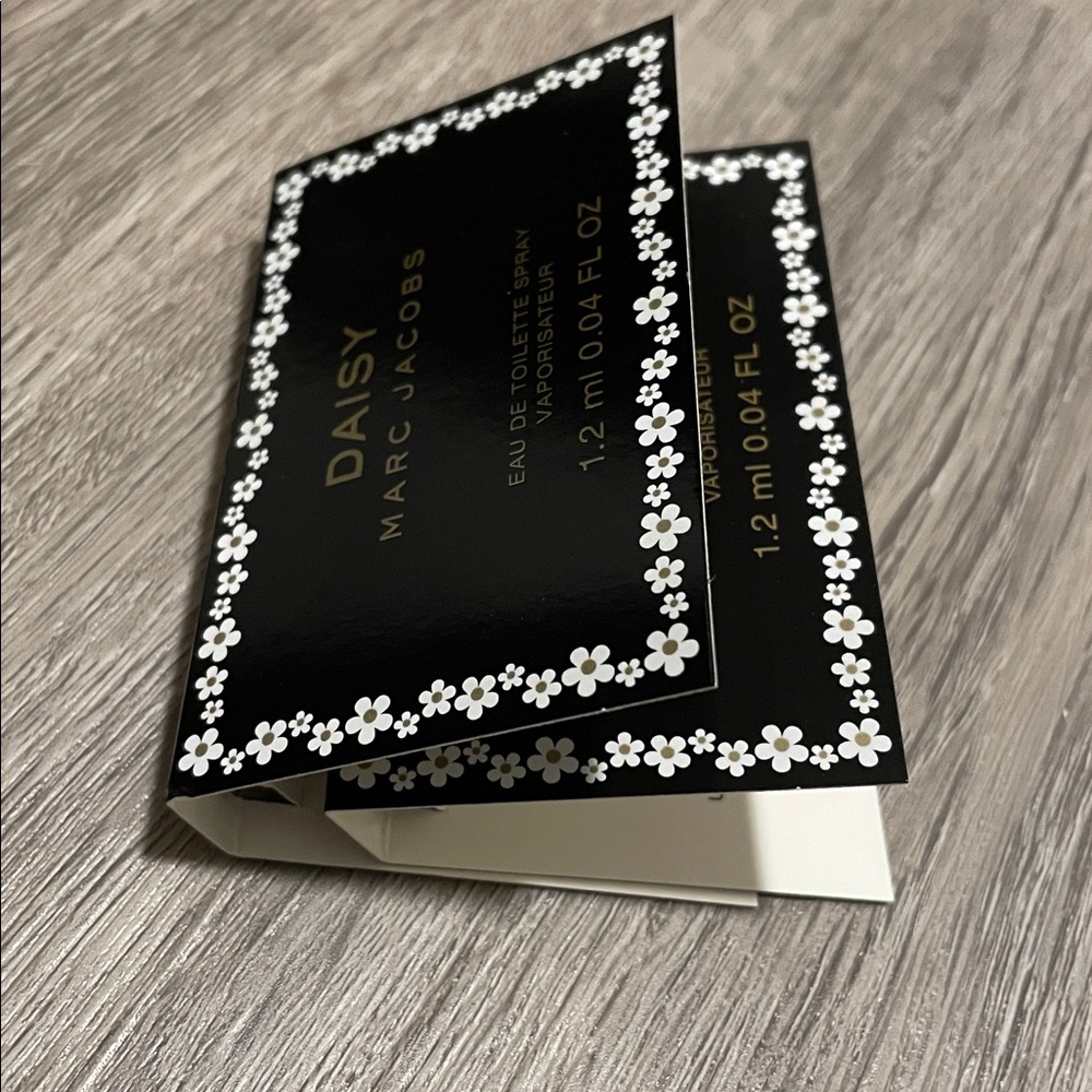 NEW Set of 2 Daisy by Marc Jacobs Carded Vial Samples 1.2 ml‎ each